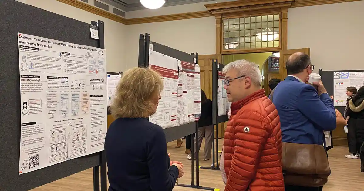 L’affiche scientifique exposée à la vue du public.